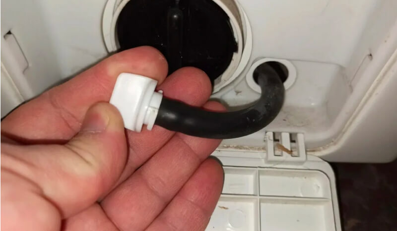 Как понять, что сливной шланг стиральной машины Indesit поврежден?